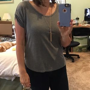 Gorgeous Gap cinched sleeve grey shirt. Small med