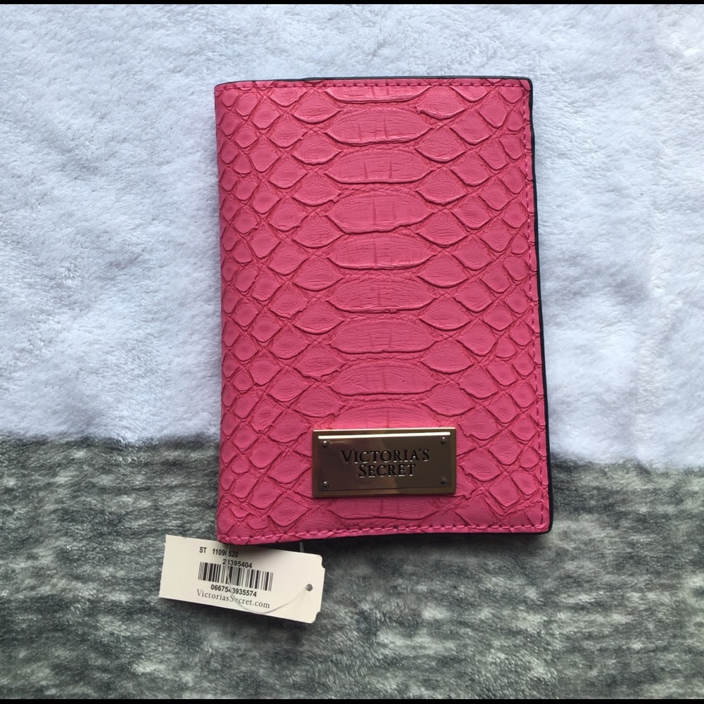 NWT VICTORIAS SECRET PASSPORT/CREDIT CARD HOLDER