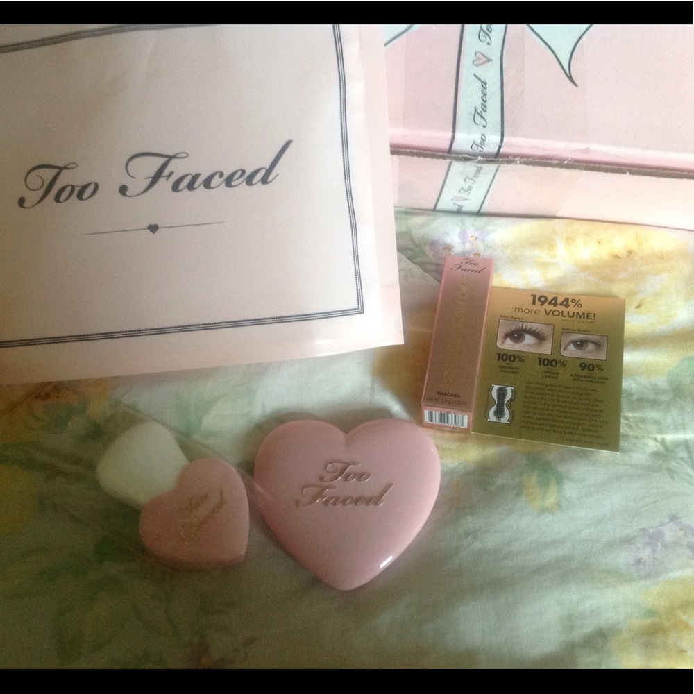 💄Too Faced mini Mascara and Love Flush blush 💋