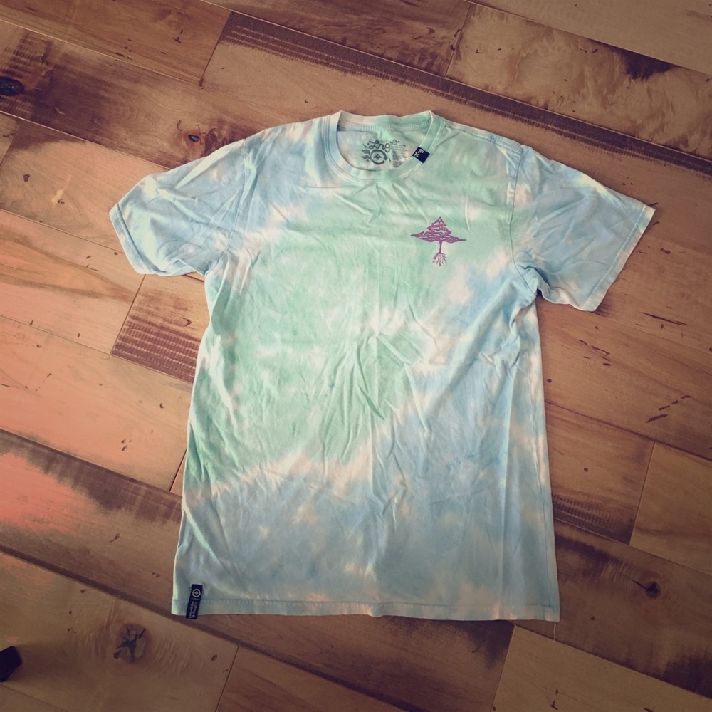 Men's LRG tie dye t shirt