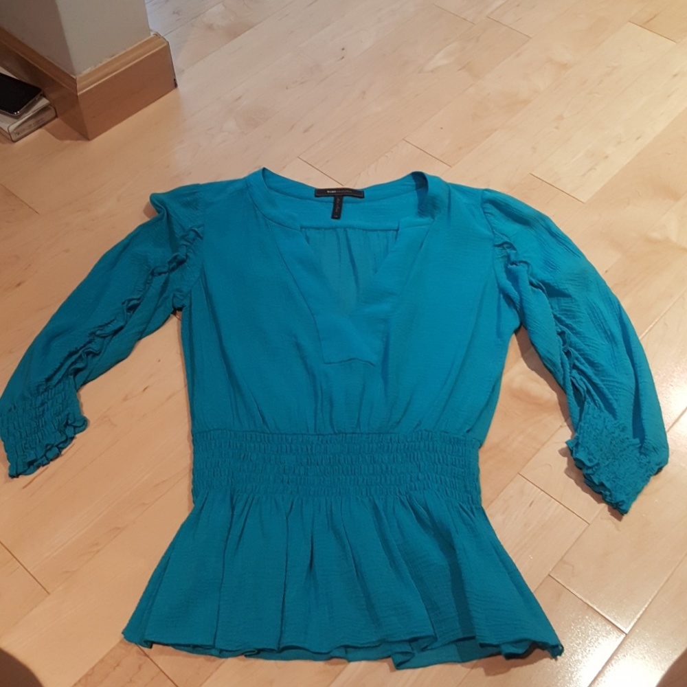 BCBG V neck ,3/4 sleeve top size XS