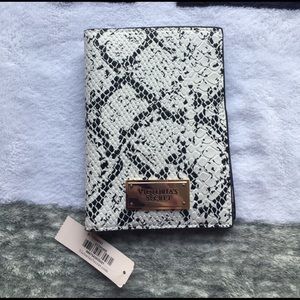 NWT VICTORIAS SECRET CREDIT CARD/PASSPORT HOLDER