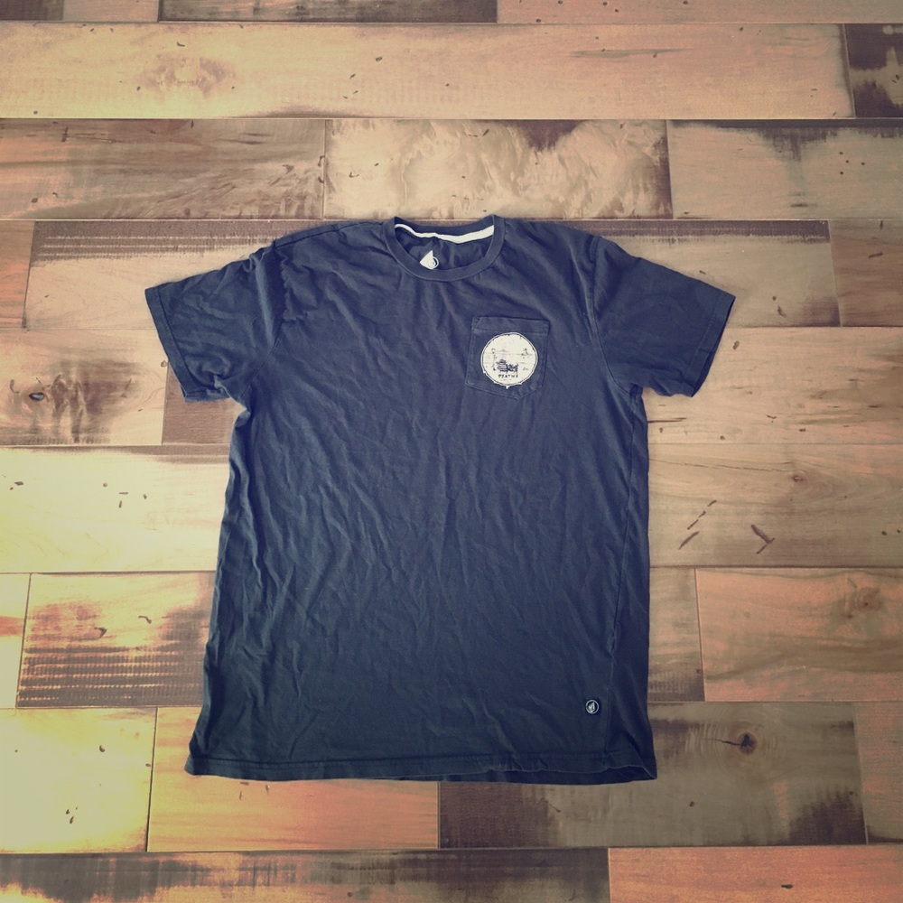 Volcom t shirt