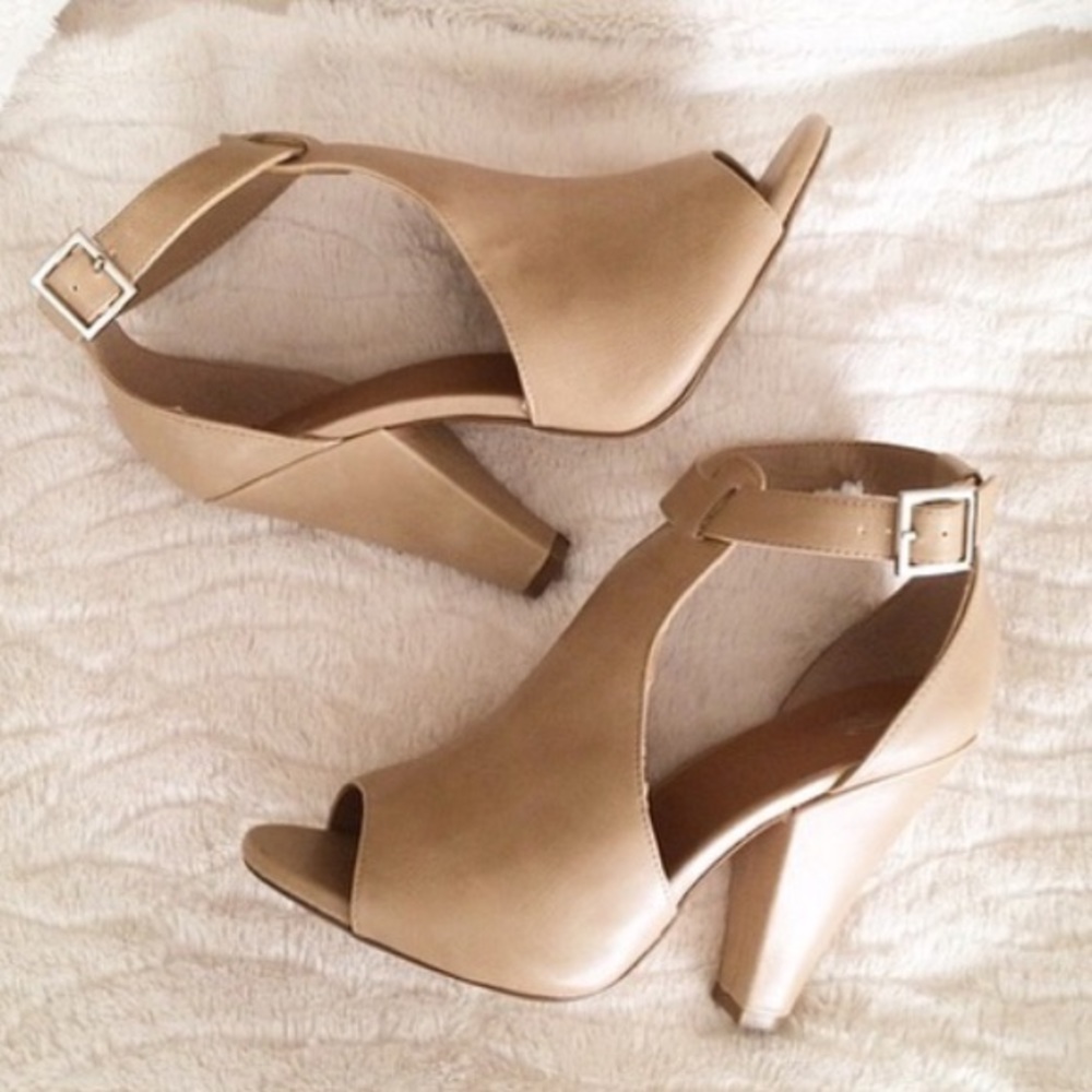 SOLD! Nude Peep Toe Heel