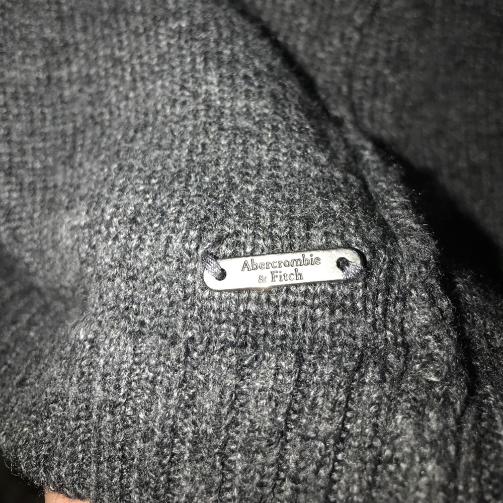 sweater - Picture 2 of 3