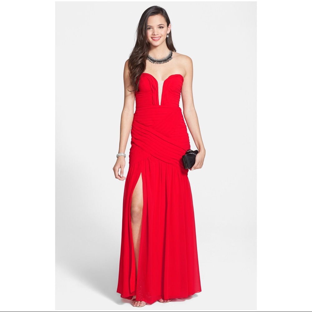 Way- In - strapless gown