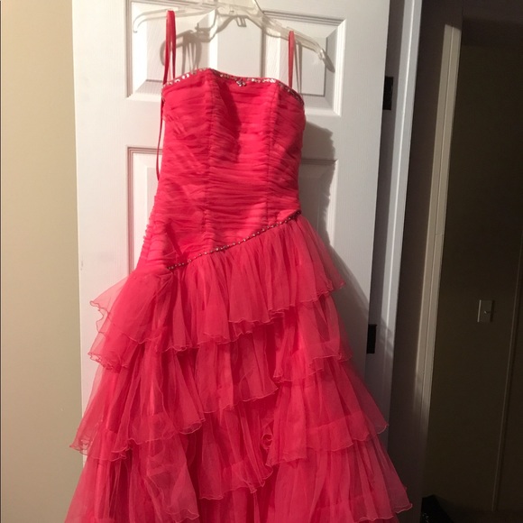 I am selling my junior prom dress. - Picture 1 of 4