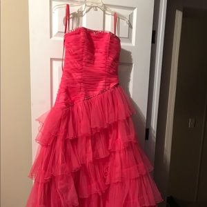 I am selling my junior prom dress.