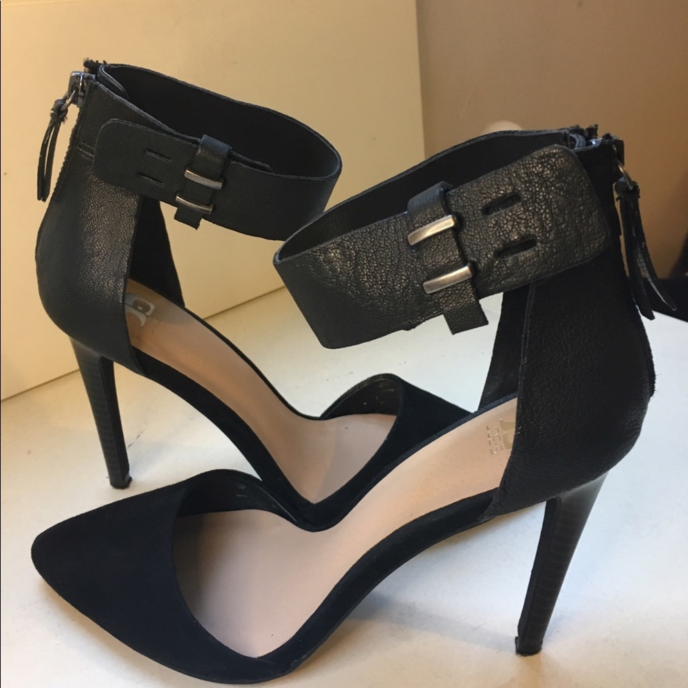 Joes pointed toe heel