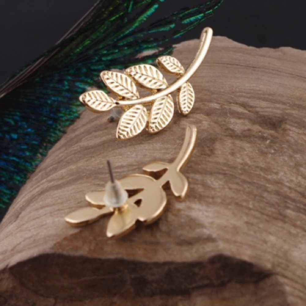 ✨Leaves stud earrings✨