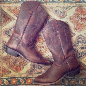 Re-Listed✨Frye Billy pull on cowboy boots