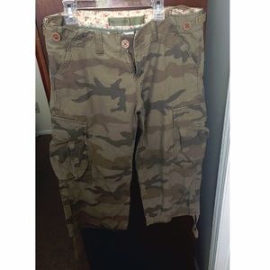 Hollister camo capris pants