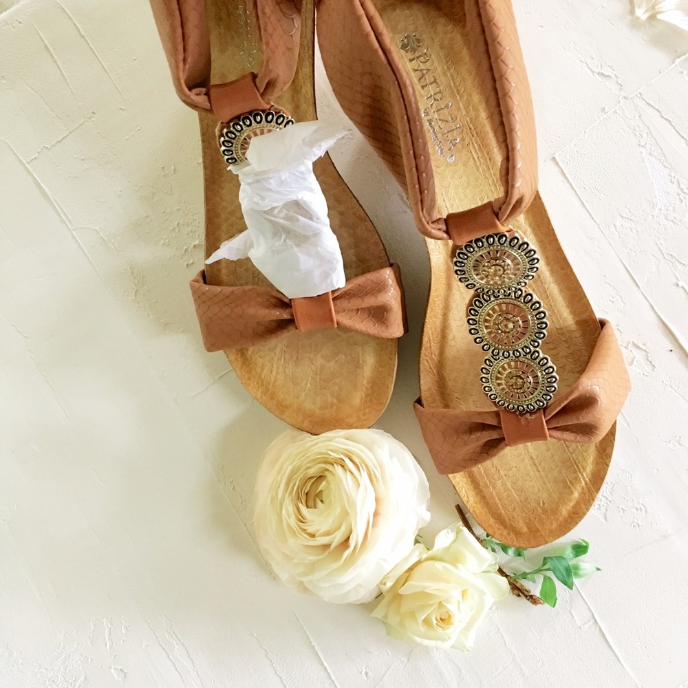 New in Box :: Tan Wedge Sandals