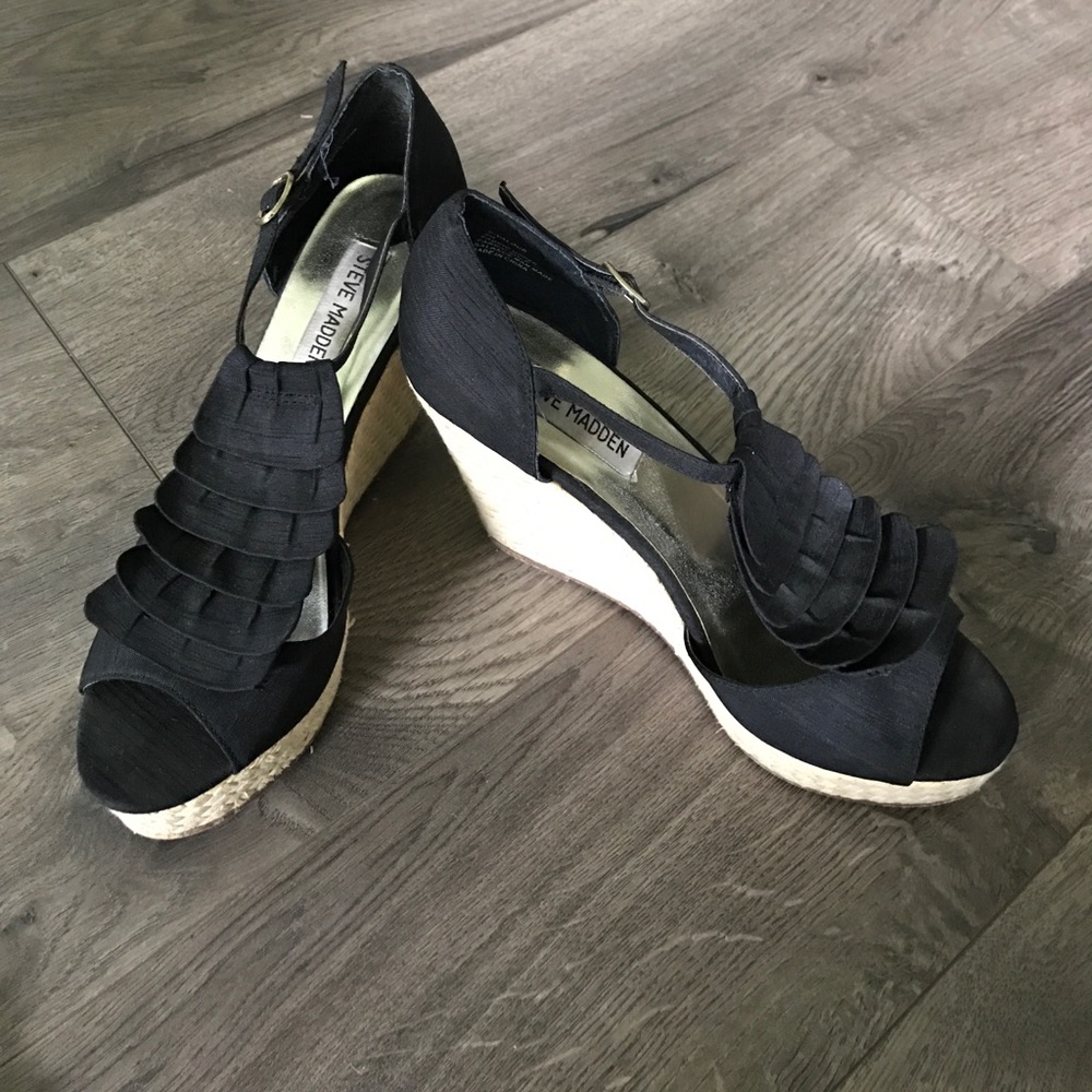 Steve Madden black ruffle wedges - size 8