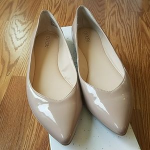 Brand new in box Abound patent nude flats sz 8.5