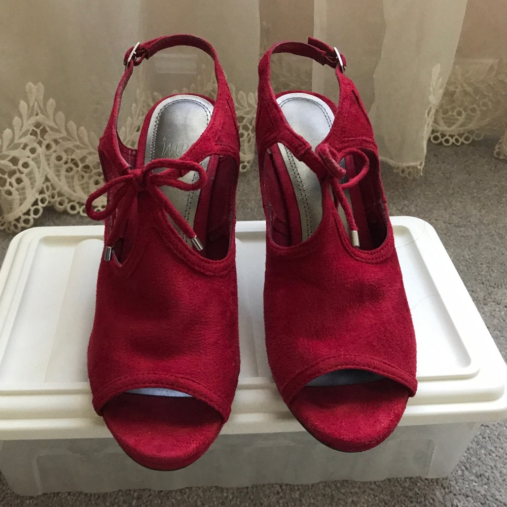 Barely worn red heels!