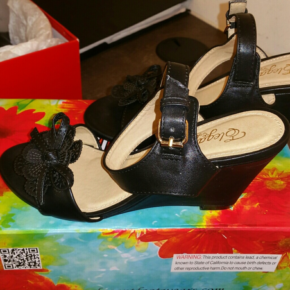 Black leather sandal
