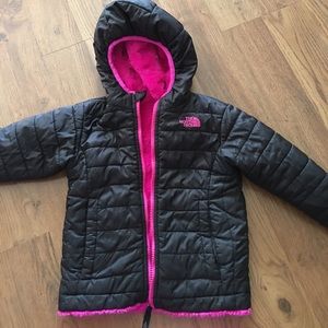 The Northface reversible mossbud swirl  2T