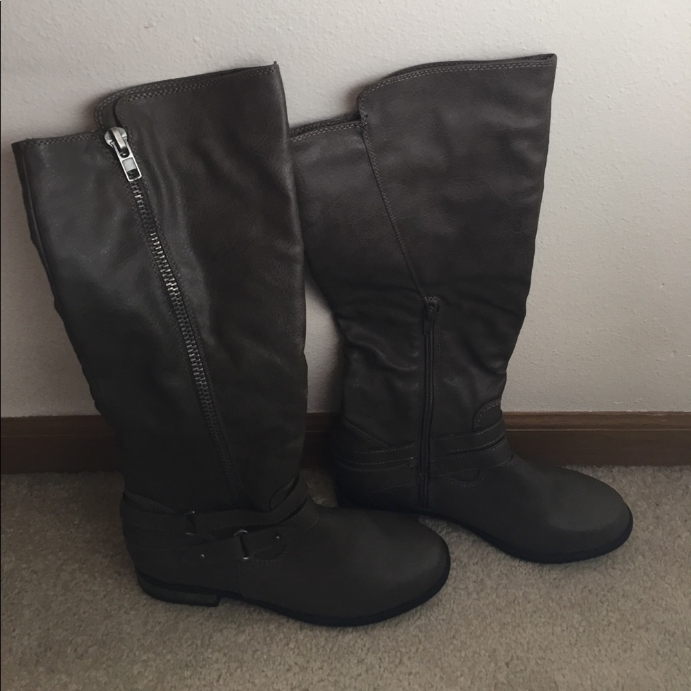 Size 7 Rampage Boots
