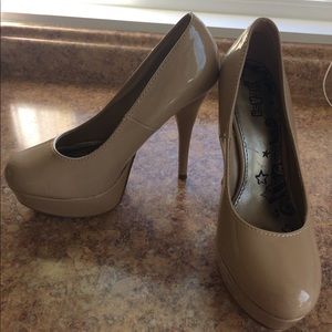 Brash 7 wide platform nude tan heels