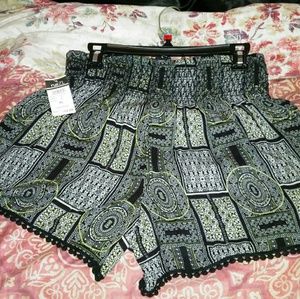 Tribal Shorts RUE 21