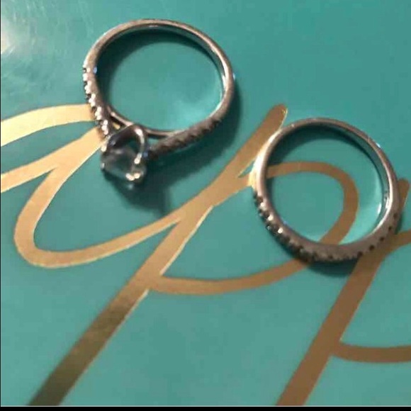 Weddinng set silver CZ rings - Picture 2 of 3