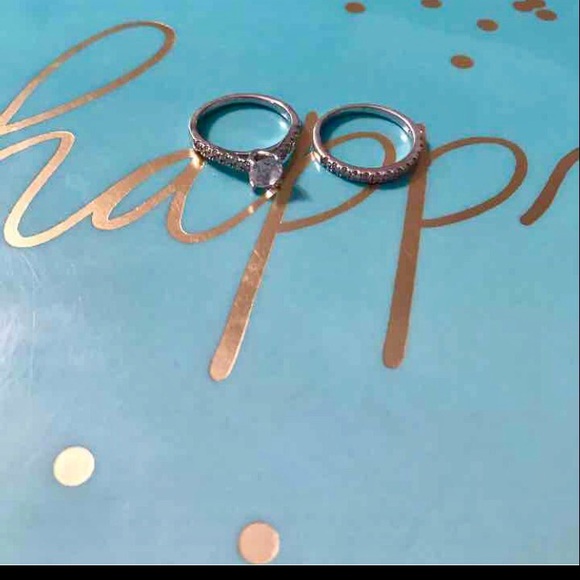 Weddinng set silver CZ rings - Picture 3 of 3