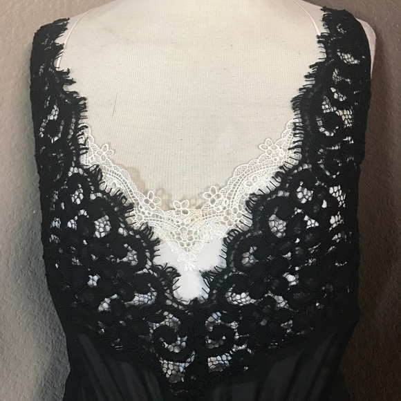 New! Gorgeous feminine silky dress!!! - Picture 2 of 4