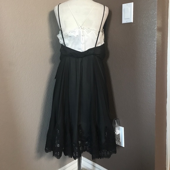 New! Gorgeous feminine silky dress!!! - Picture 3 of 4