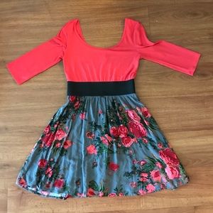 Floral dress with 3/4 length sleeves - size M