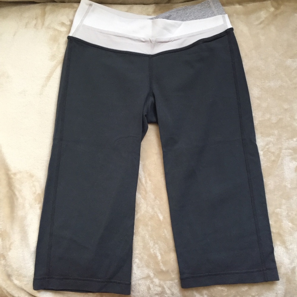 Lululemon Wunder Under crops, dark grey sz 4