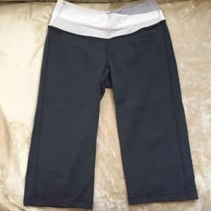 Lululemon Wunder Under crops, dark grey sz 4
