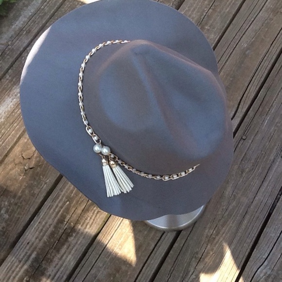 Accessories - Lovely Gray Wide Brim Fedora