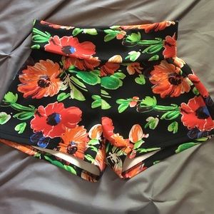 floral print shorts