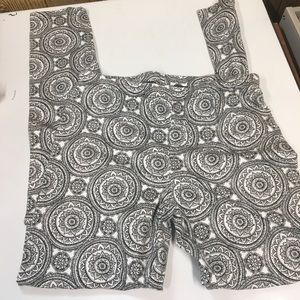 Rue 21 black & white mandala leggings Sz M