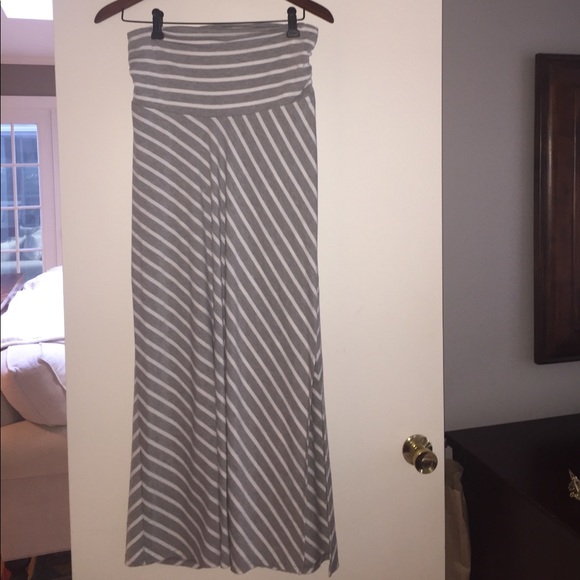 Old Navy maternity maxi skirt - Picture 2 of 2