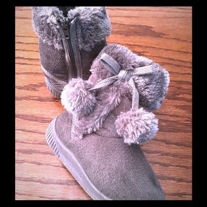 Toddler Gray Fur Boots Sz 5