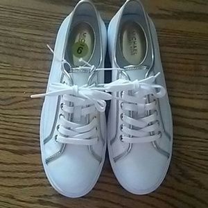 Gorgeous MICHAEL KORS New without box