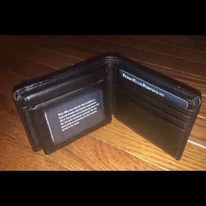 Perry Ellis Leather Portfolio Wallet