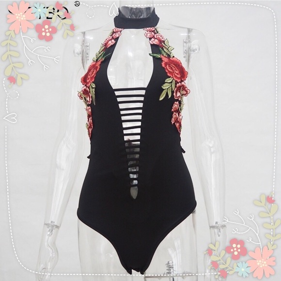 ✨ONE LEFT✨Floral Choker Deep V Bodysuit - Picture 3 of 8