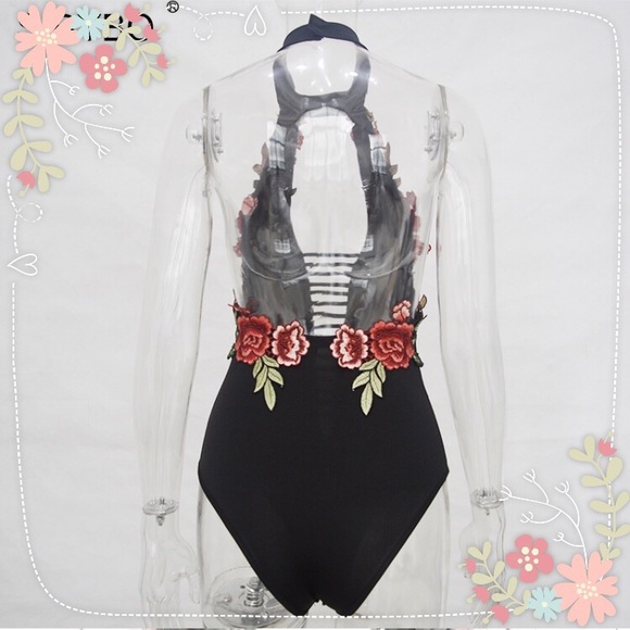 ✨ONE LEFT✨Floral Choker Deep V Bodysuit - Picture 4 of 8