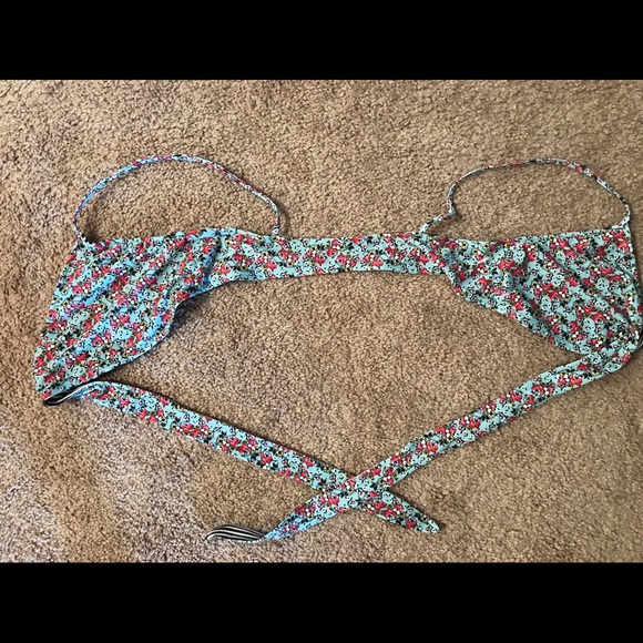 Reversible swim suit top. - Picture 1 of 2