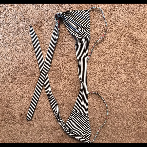 Reversible swim suit top. - Picture 2 of 2