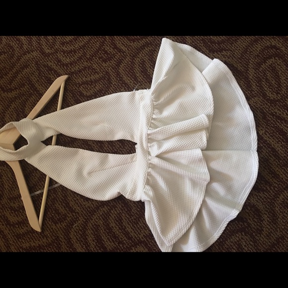 Long V neck ruffled blouse - Picture 1 of 2
