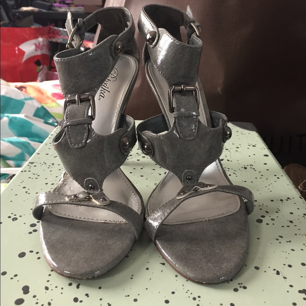Grey Patent leather sandals