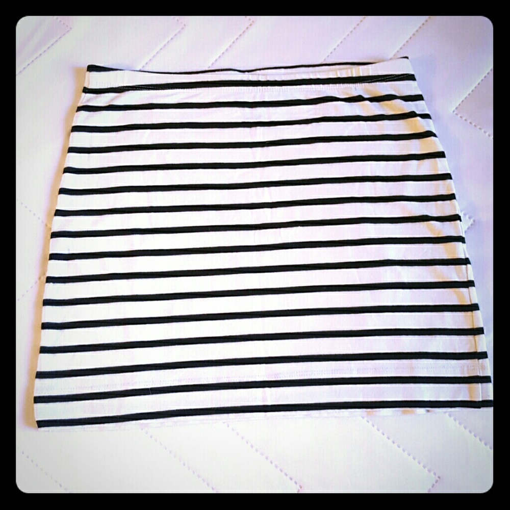 Black and White Stripe H&M Mini Skirt