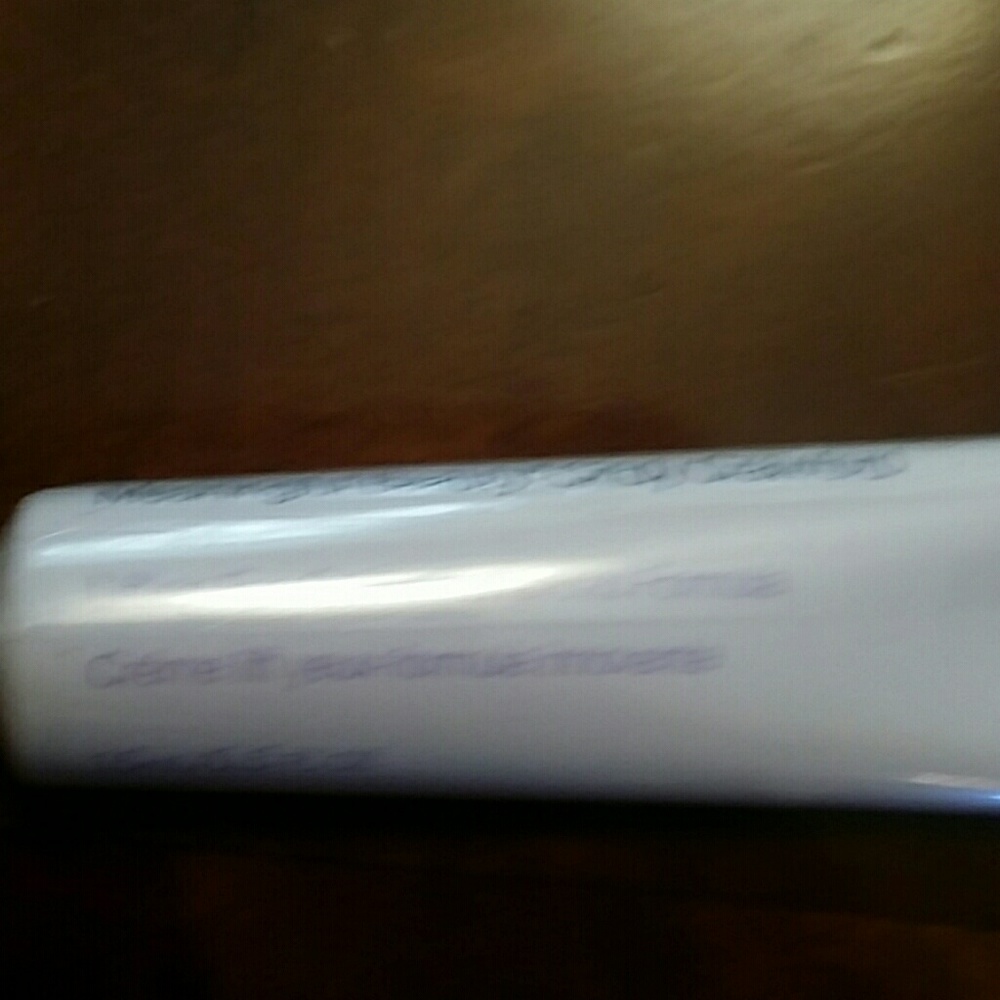 Brand new meaningful beauty lifting eye creme