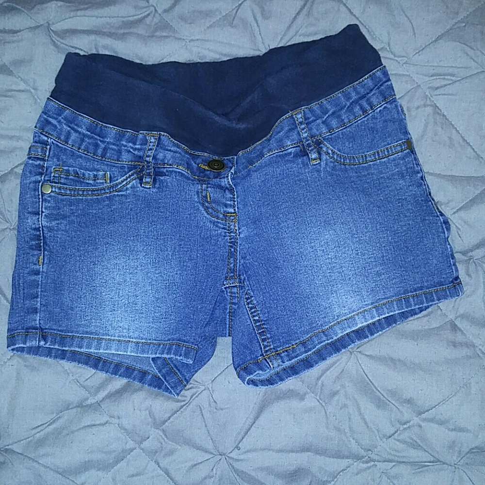 Maternity shorts