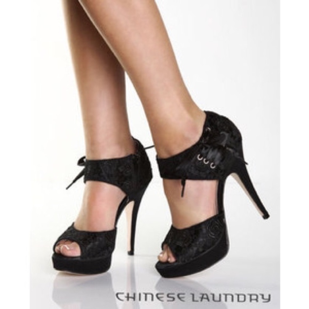 Chinese Laundry "Head Over Heels" HTF Discontinued