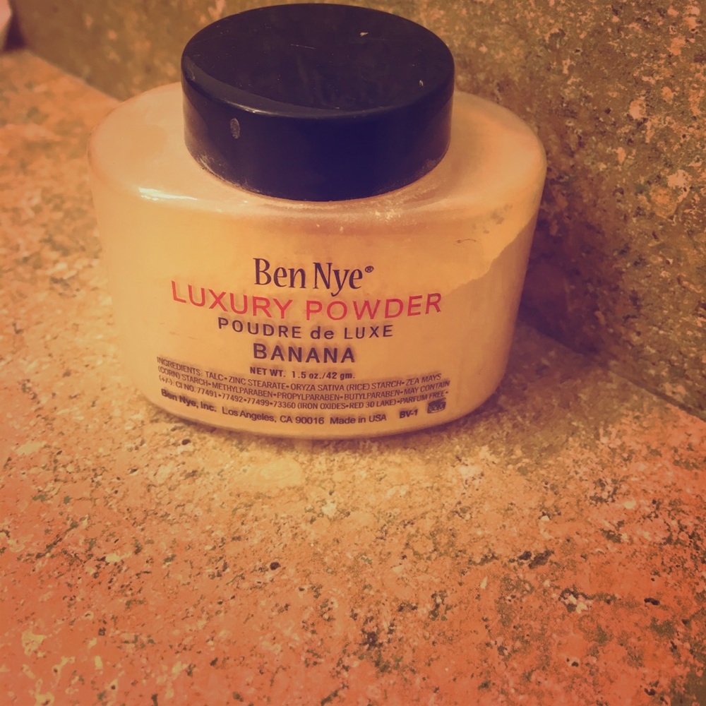 Ben Nye Luxury Powder - Banana